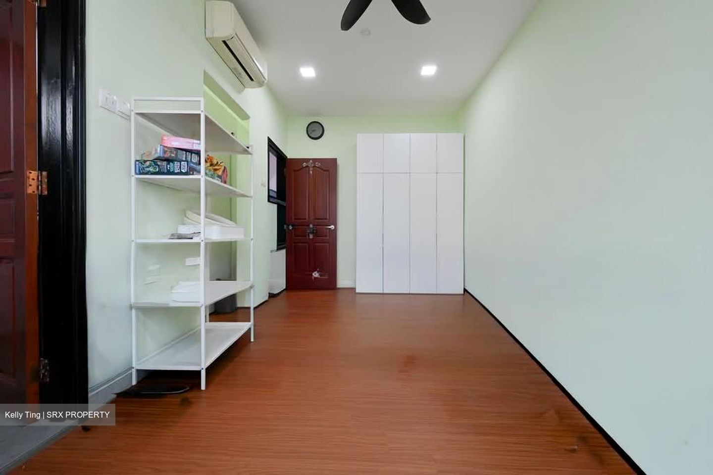 Lorong Kismis (D21), Terrace #558863431